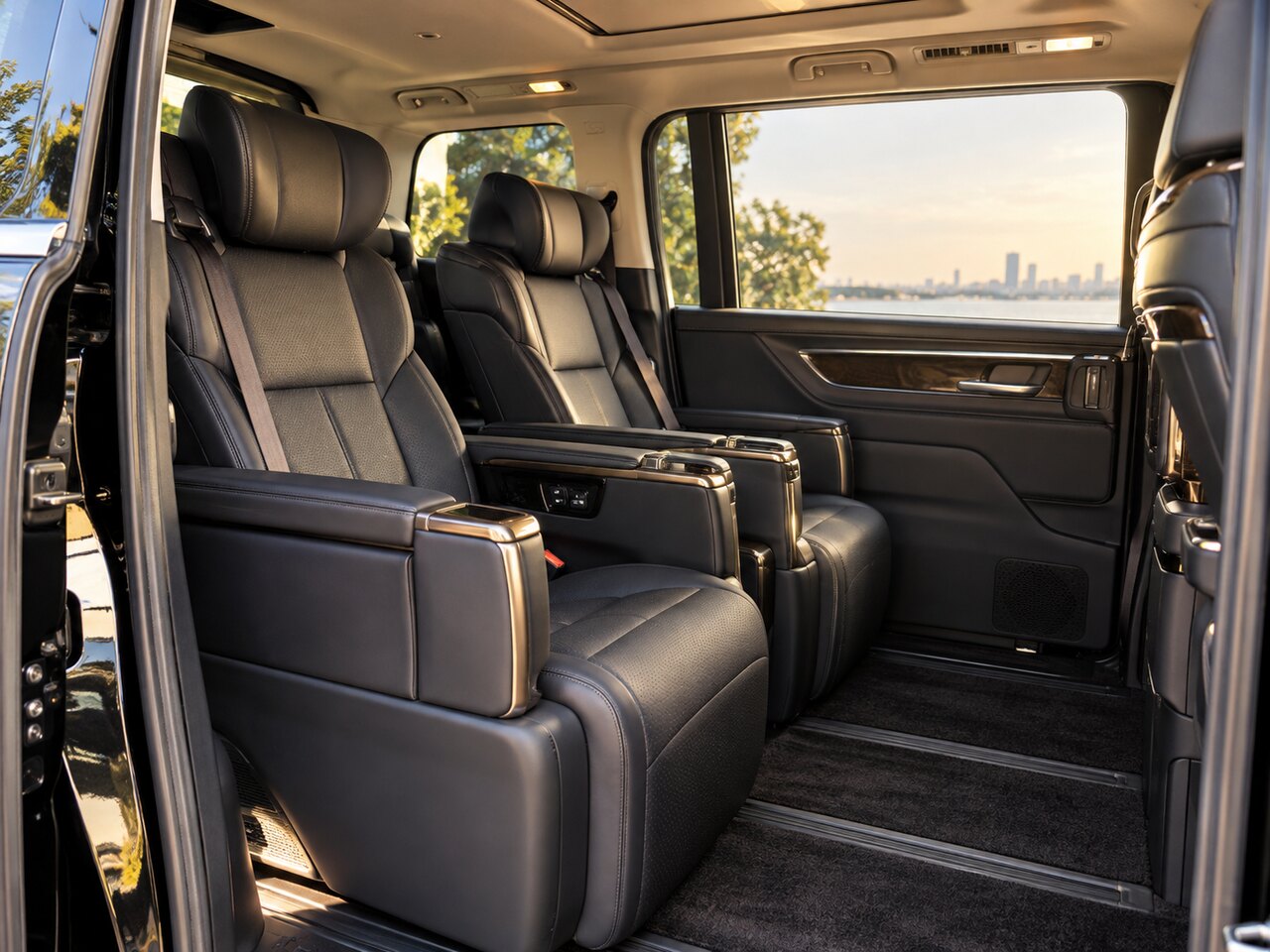 Toyota Alphard 2.5 Zの後部座席イメージ