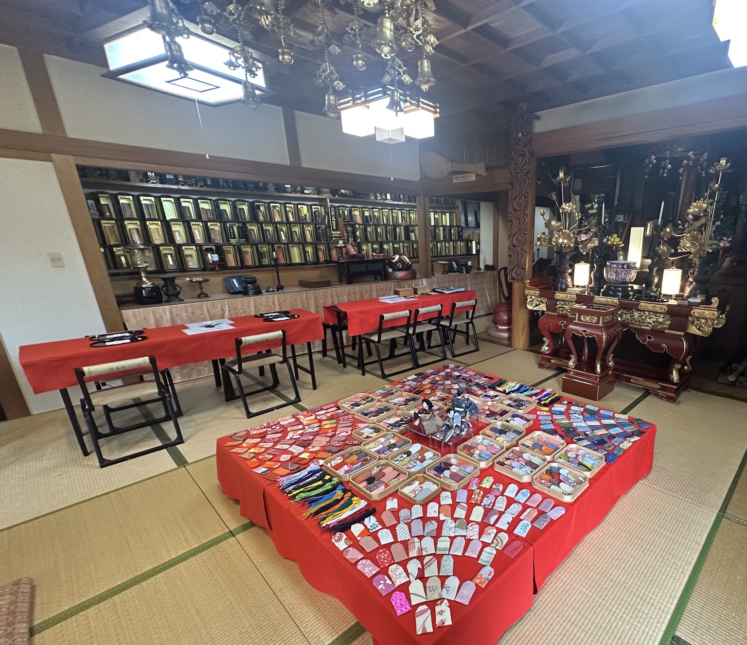 Calligraphy experience in a space of prayer inside a historic temple