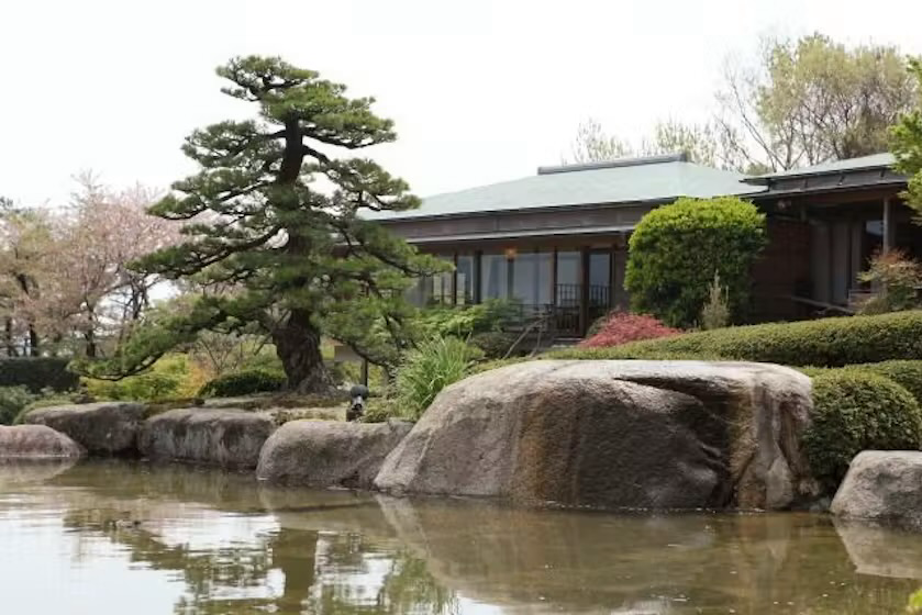 石亭の美しい日本庭園